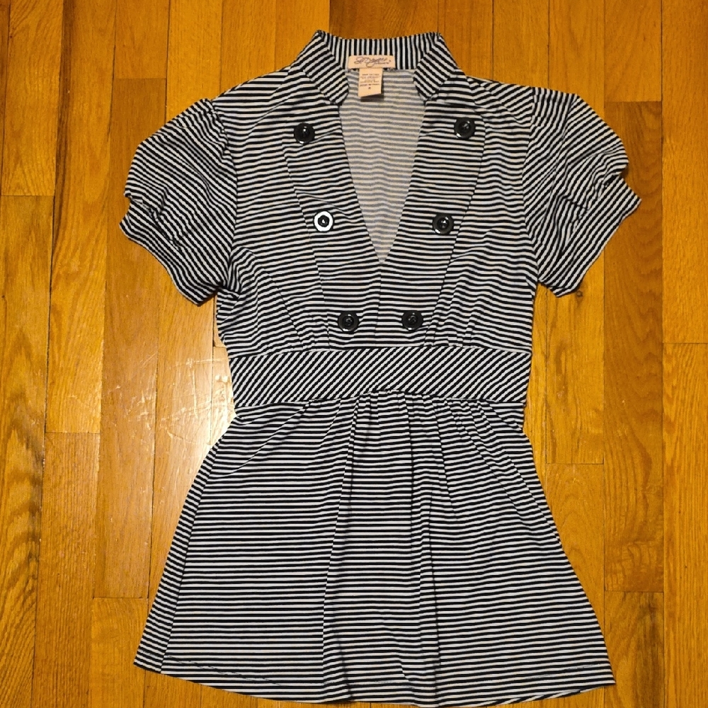 Striped Black + White Vneck Blouse - Six Degrees Of Separation